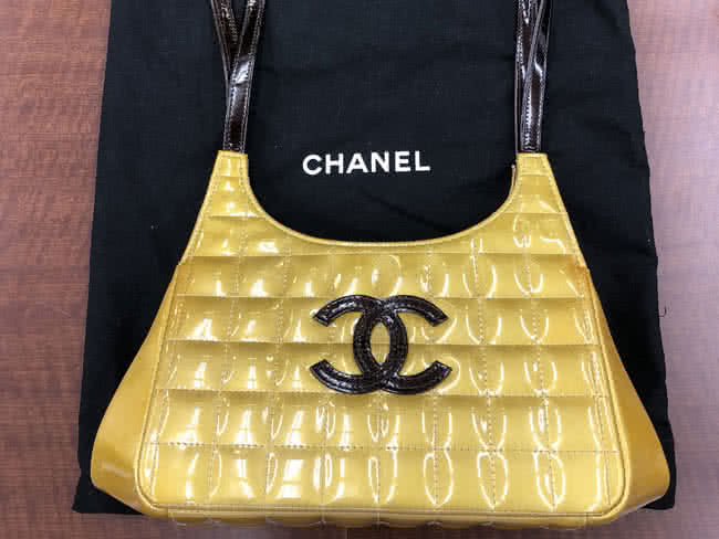 シャネル チョコバー エナメルのトートバッグを買取 川崎 川崎溝の口店 ブランド品の買取ならエコリング