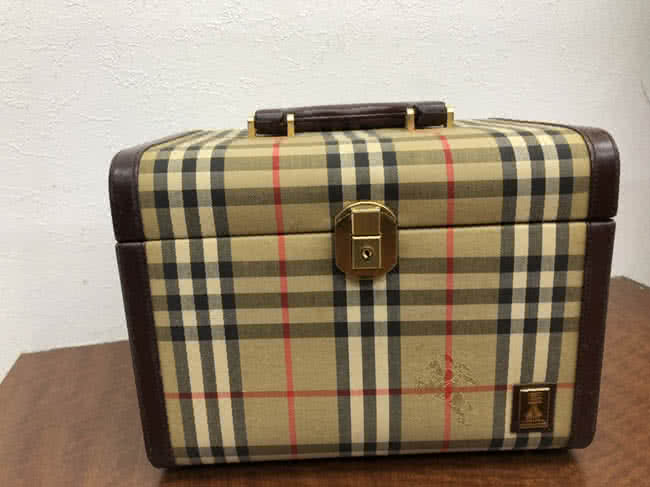 バーバリー チェック柄のコスメケースを買取 船橋 船橋店 ブランド品の買取ならエコリング