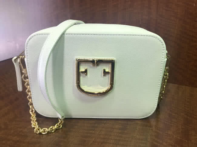 フルラ ブラーヴァ ミニクロスボディのバッグを買取 横浜 横浜センター南店 ブランド品の買取ならエコリング