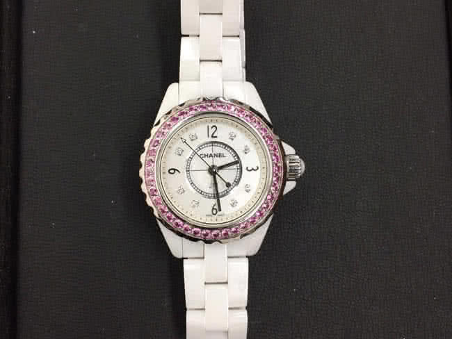 シャネル J12 ピンクサファイアベゼル 8pダイヤの腕時計を買取 名古屋 名古屋藤が丘店 ブランド品の買取ならエコリング