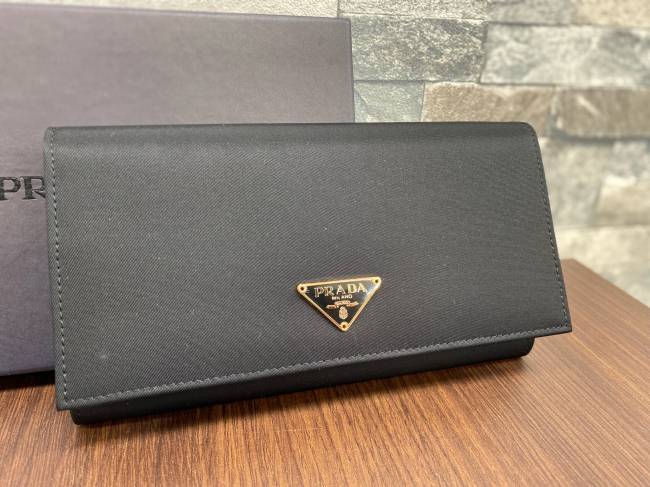 プラダ・ロゴ入り二つ折り長財布・1M0608を買取|大阪|リノアス八尾店