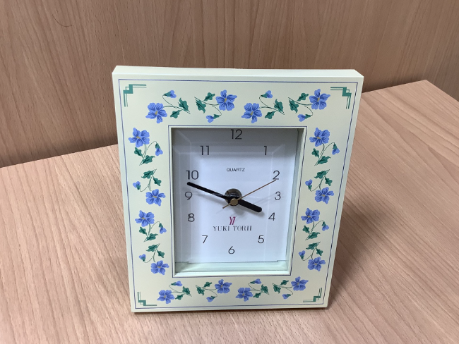 YUKI TORII お花柄置き時計を買取|堺|ベルヒル北野田店 | ブランド 100%本物保証! YUKI TORII。時計。 レザーベルト
