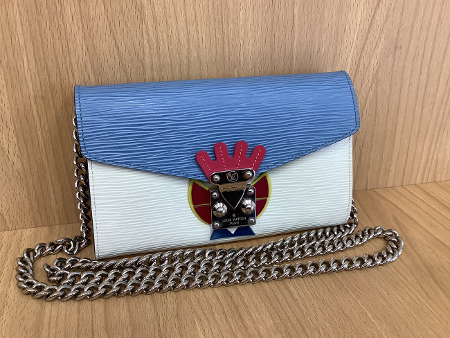 ルイヴィトントライバルマスクエピチェーンウォレット