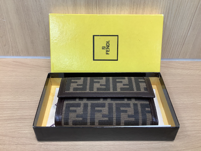 フェンディ ズッカ柄 三つ折り財布 未使用を買取｜所沢｜所沢店  