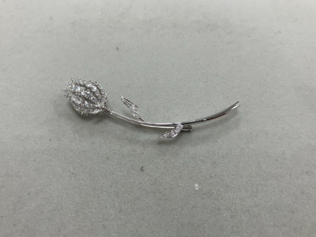 ノーブランドジュエリー ダイヤ1.89ct 18KWG ブローチを買取｜東京 