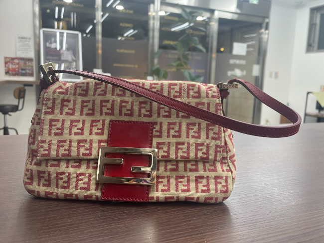 FENDI ミニクロワッサン Unboxing Fendi Mini Croissant Bag | #fendi #fendibag - YouTube