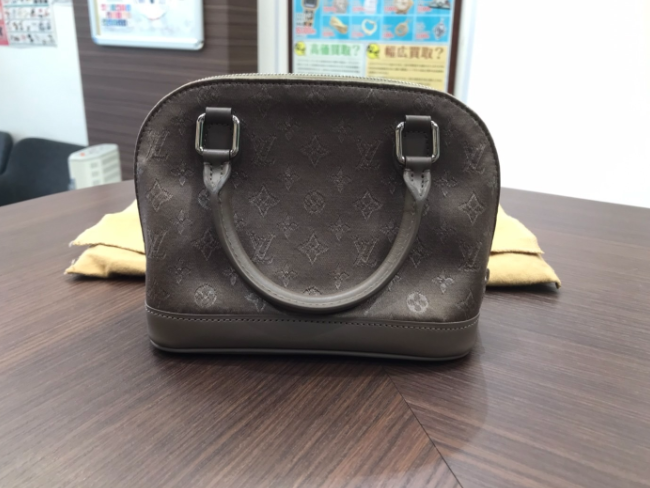 ルイヴィトン モノグラム サテン リトルアルマ M92146を買取｜東京 