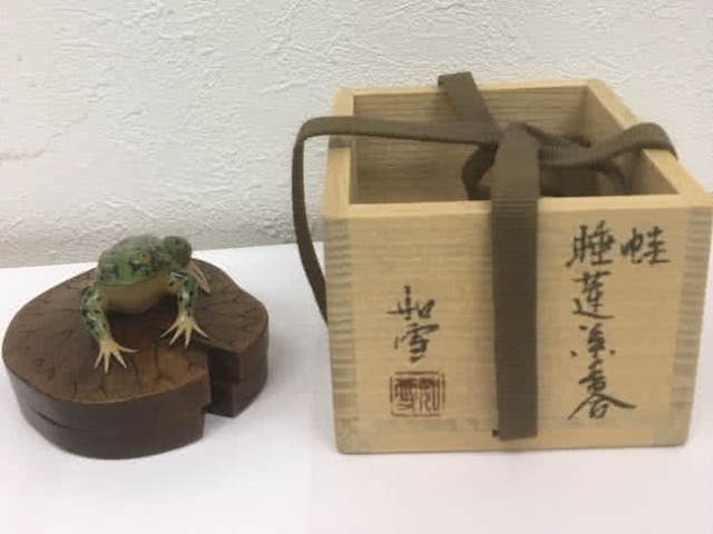 篠原如雪造　尺八香合（共箱） 篠原 如雪 作『脹雀 香合』 ｜骨董品買取 緑和堂