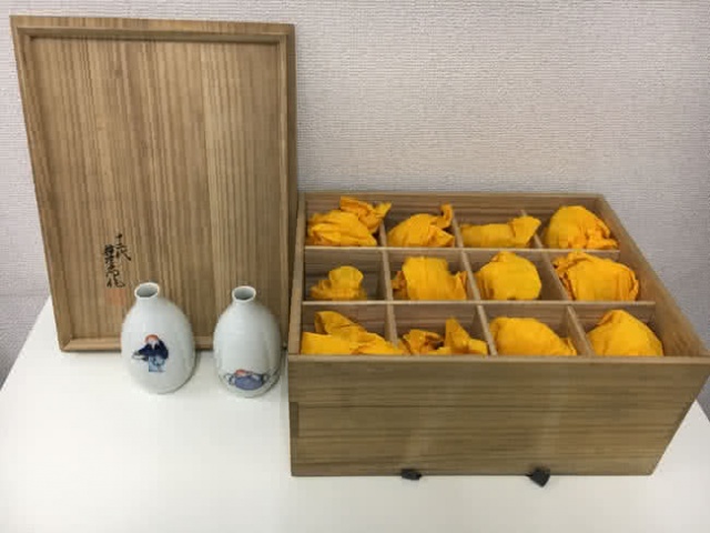 十二代柿右衛門・『猩々図徳利揃』を買取｜東京 ｜ ブランド品の