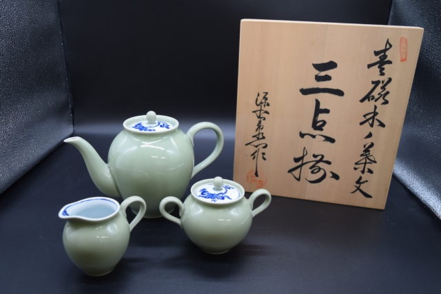 館林源右衛門 紅毛絵 伊万里風 洋酒瓶 酒器 面取瓶 空瓶 館林源右衛門 紅毛絵 伊万里風 洋酒瓶 酒器 面取瓶 空瓶