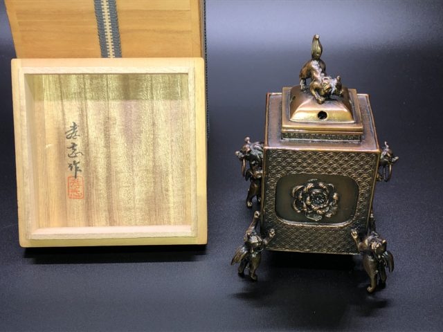A14．須賀月芳 蝋型鋳造香炉 獅子蓋 - 高岡銅器展示館