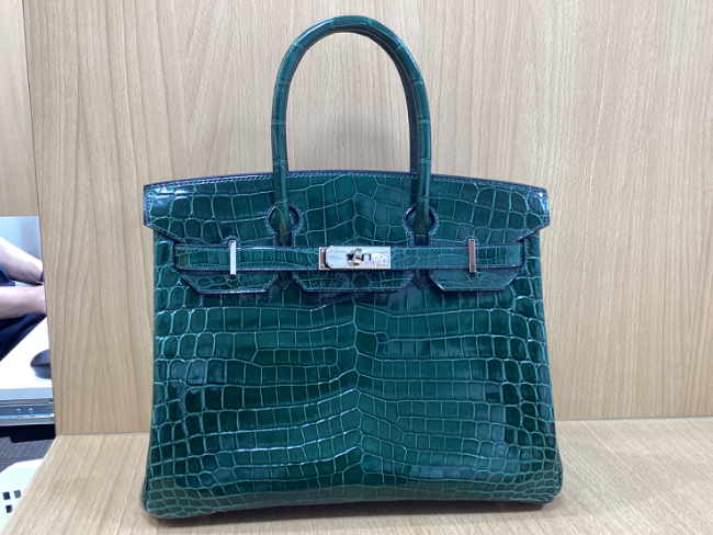 エルメスニロティカス未使用自宅保管品ですので白い染みらしい物があり