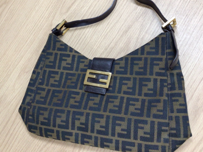 フェンディ ズッカ柄 ワンショルダーを買取｜大阪｜曽根店 ｜ ブランド 