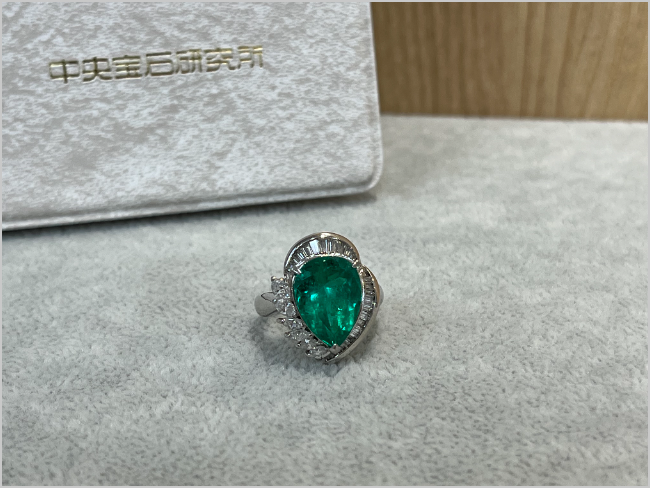 ノーブランド エメラルド5ct ダイヤ0.77ct リング 鑑定書付を買取 