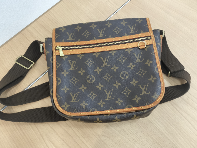 ルイヴィトン・メッセンジャーボスフォール・モノグラムを買取｜東京都  