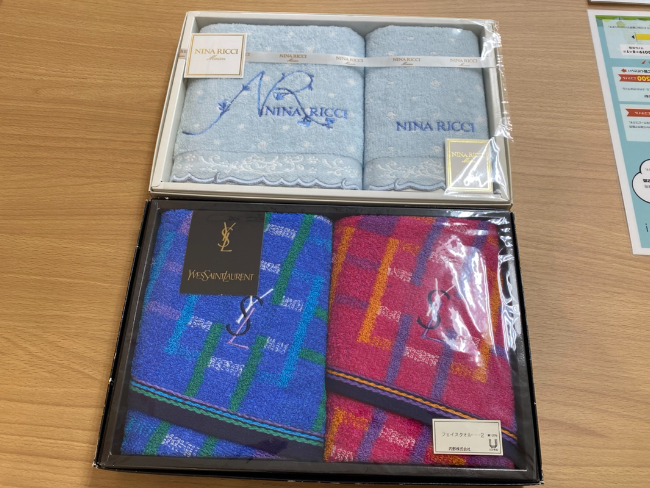 YVES SAINT LAURENT タオルケット 2枚 セット 寝具 日用品 YVES SAINT LAURENT タオルケット 2枚 セット 寝具 日用品