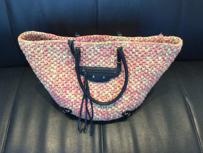 バレンシアガBALENCIAGAピンク ストローバッグ フリンジデザイン