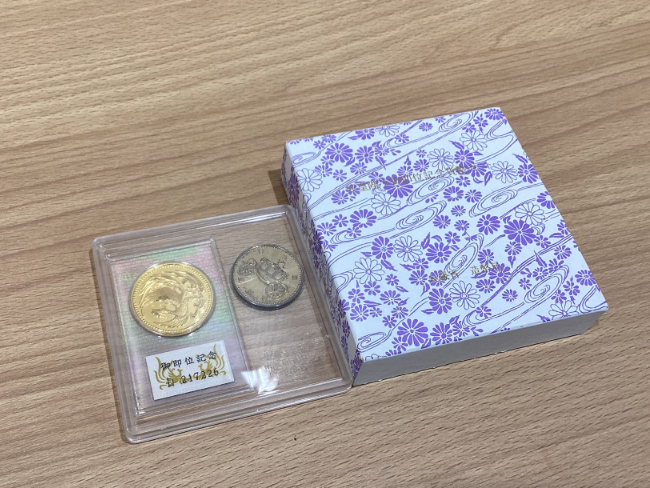 最終値下げです。 日本記念　記念硬貨　全10枚セット　ケース入り 天皇御即位記念貨セット』10万円金貨/500円白銅貨 | 東京書芸館公式