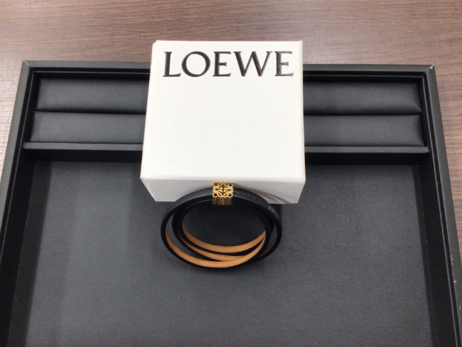 ロエベ 美品 スモール スラップ ブレスレット レザー バングル