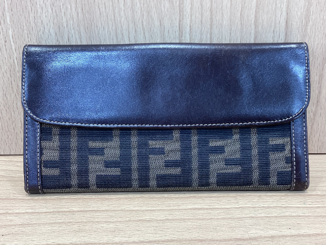 新品同様‼️ フェンディ FENDI 財布 二つ折り 長財布 ズッカ柄