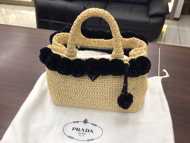 プラダ ラフィア ポンポン かごバッグを買取｜広島県安芸郡｜広島府中  
