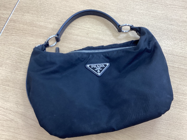 プラダ PRADA 三角ロゴプレートポケット付き大判マフラーマフラー