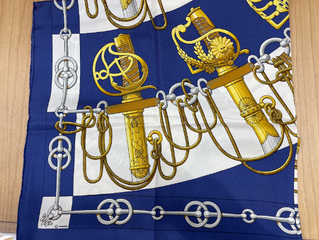 HERMES エルメス カレ 90 Cliquetis カチカチ剣柄 シルク100% スカーフ 
