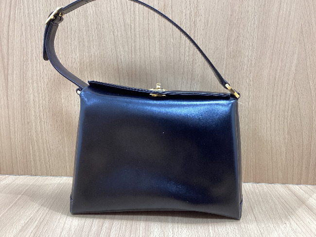 オールドグッチ ターンロック レザーショルダーバッグを買取｜東京都 