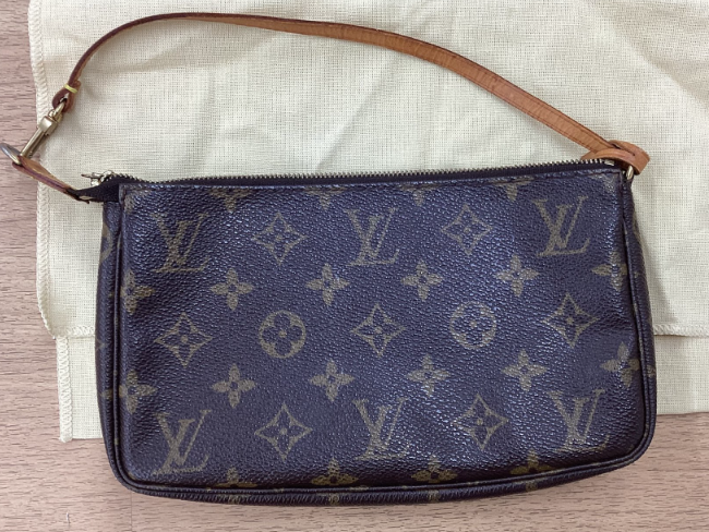 LOUIS VUITTON ルイヴィトン 　エピ　アクセサリーポーチ　ノワール LOUIS VUITTON ルイ・ヴィトン ポシェット・アクセソワール エピ