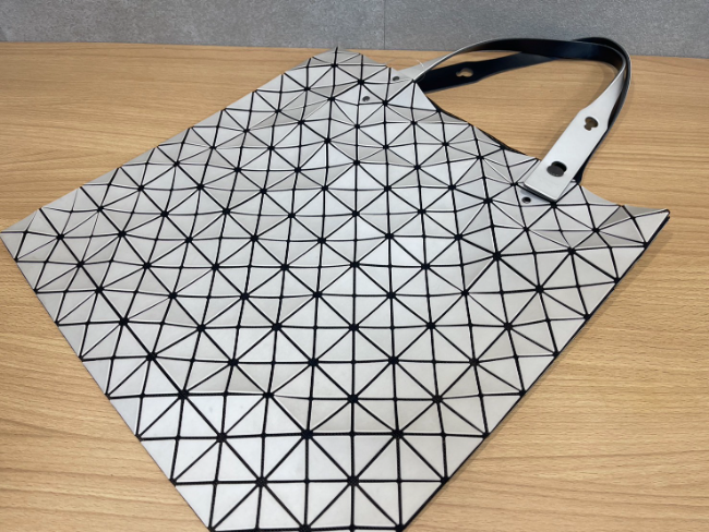 ISSEY MIYAKE エコバッグ グレー（デザインプリントエコバッグ