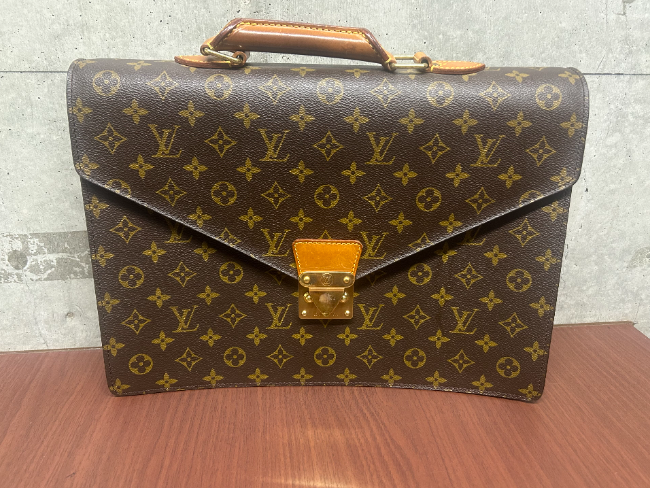 LOUIS VUITTON セルヴィエットコンセイエ LOUIS VUITTON