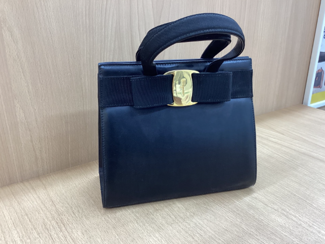 フェラガモ ヴァラ レザー 2way バッグを買取｜愛知県稲沢市｜稲沢店 