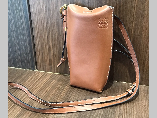 ロエベ アナグラム ゲートポケット レザー ショルダーバッグ ブラウン  