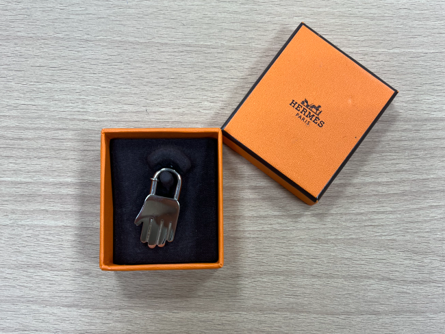 エルメス希少限定！CONTE&RACONTEブックモチーフ　カデナ 楽天市場】HERMES エルメス Hモチーフ 新世紀の第一歩 2000年