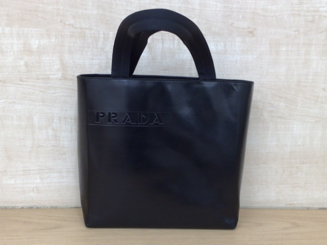 プラダ ロゴ型抜き トートを買取｜大阪府枚方市｜くずは店 ｜ ブランド  
