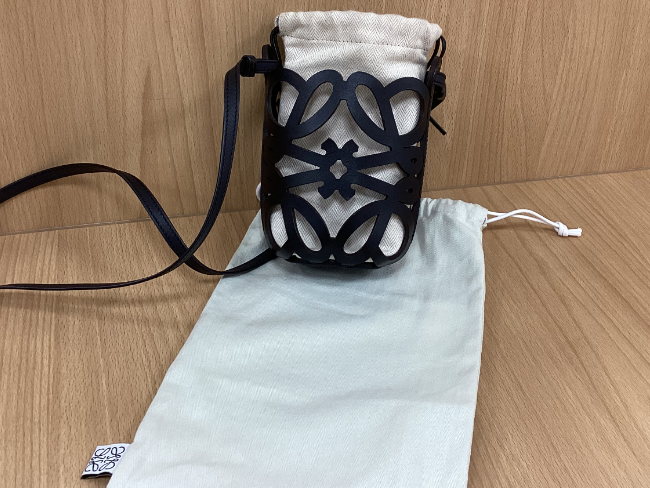 ロエベ アナグラム カットアウト ポケット 黒を買取｜三重県津市｜三重 