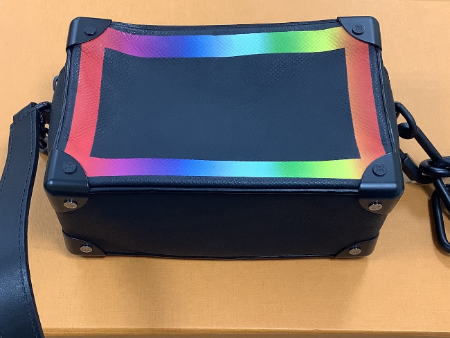 ルイヴィトン タイガ レインボーカラー ミニ ソフトトランク M30351を 