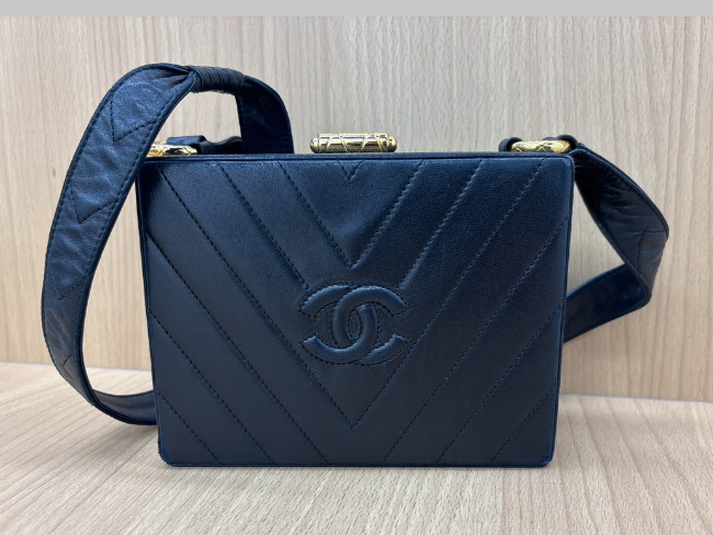 シャネル Vステッチの高価買取・査定ならブランド買取のエコリング 