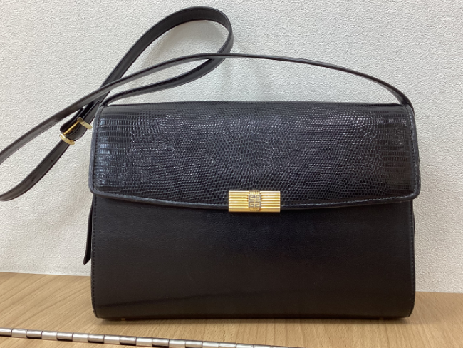 GINZI レザーショルダーバッグ