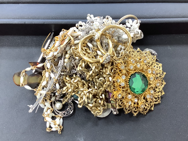 受託販売専門のリサイクルショップ　MOTTAINAI　大田区　アクセサリー★★スワロフスキ―　ブローチ★★　多数取り揃え 受託販売専門のリサイクルショップ MOTTAINAI 大田区 アクセサリー