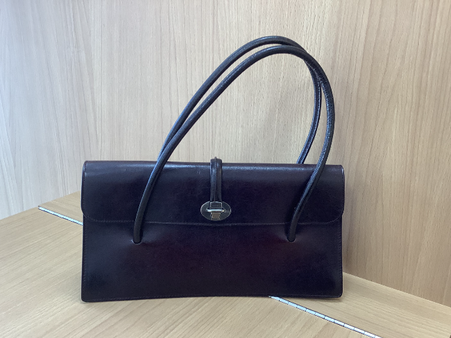 美品 ミュウミュウ セカンドバッグ クロコ型押し パテント ロゴ  