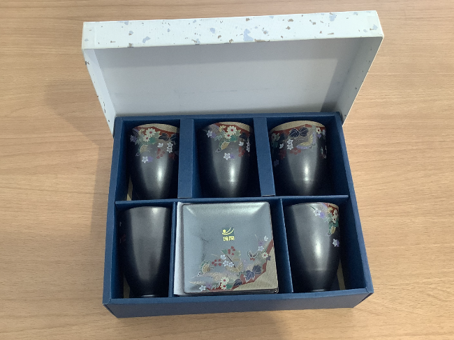 荒川 豊蔵作 紅白梅 茶碗 ｜ ブランド品の買取ならエコリング