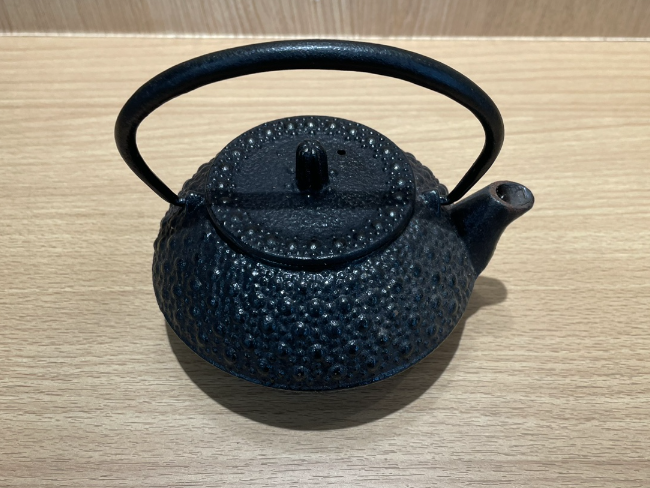 名工　樋渡陶六　本人作　青白磁　鶴首花生　共箱　共布　同手ＮＨＫ会長賞　高35㎝ 未来へつなぐ陶芸 ―伝統工芸のチカラ」 （愛知県陶磁美術館