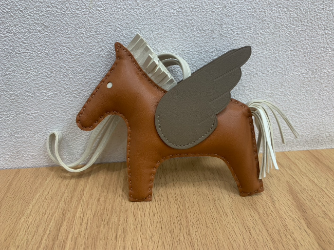 HERMES 馬のチャーム ピンク　ペガサス エルメス ロデオ ペガサス PMサイズ ピンク (HERMES