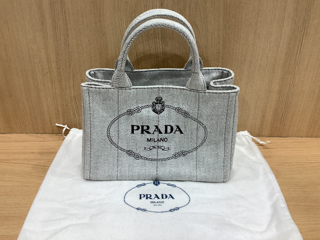 PRADA プラダ　シルクスカーフ　赤　バッグ プラダ シルクバッグ PRADA プラダ シルクスカーフ 赤 バッグ PRADA