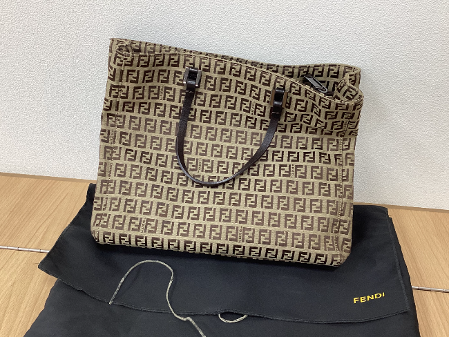 【美品】FENDI ズッカ ズッキーノ トレンチ コート 総柄 40イタリア製 71zDJLrLNqL._AC_UY300_.jpg