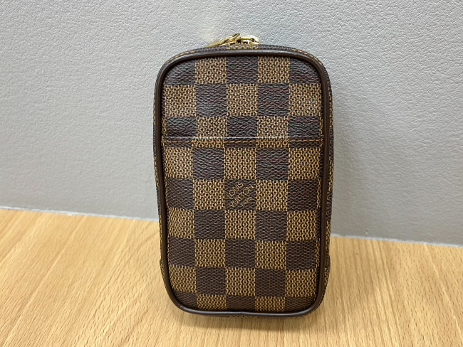 LOUIS VUITTON ダミエ ケース　断捨離の為お値段ご相談 ルイ・ヴィトン ダミエ・グラフィット ポシェット・カサイ