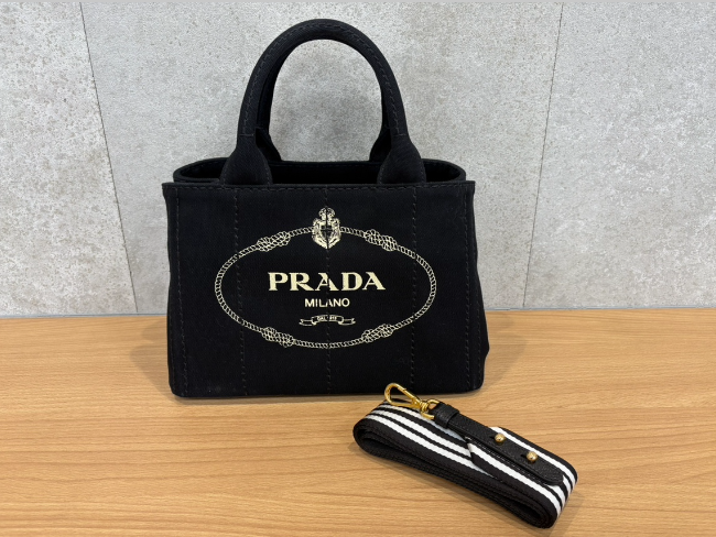 PRADA プラダ　ハンドバッグ　三角ロゴプレート　スエード PRADA プラダ ハンドバッグ 三角ロゴプレート チェーン スタッズ