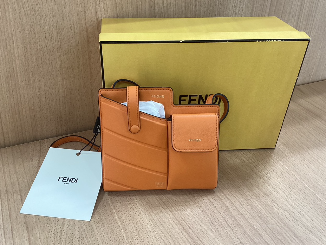 フェンディ ロゴ入ブラックポーチ レア Fendi FFロゴ スクエアポーチ