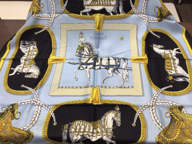 エルメス カレ 90 Grand Apprat(盛装の馬)